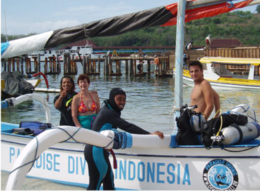 Traditionelles Ausleger Boot in PadangBai
