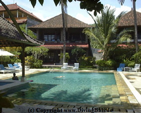 Hotel in Ost-Bali Padangbay mit Pool und Meerblick